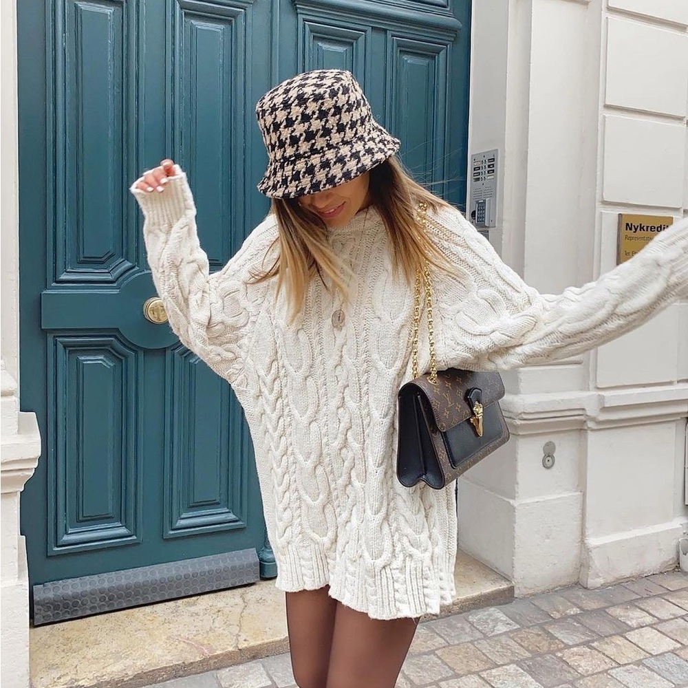 Zara Beige Chunky Cable Knit Sweater